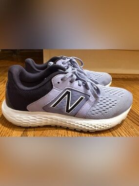 New Balance Comfort Ride 520 Women’s Lavender and Black Athletic Sneakers Sz 8